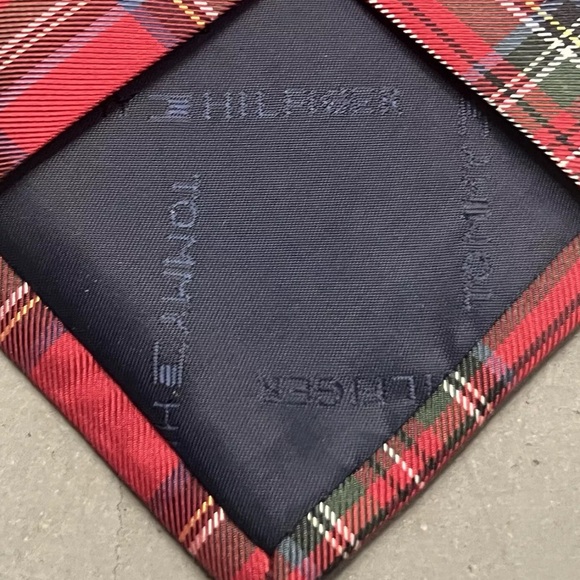 Tommy Hilfinger Red Plaid Holiday Men’s Tie - Picture 6 of 12